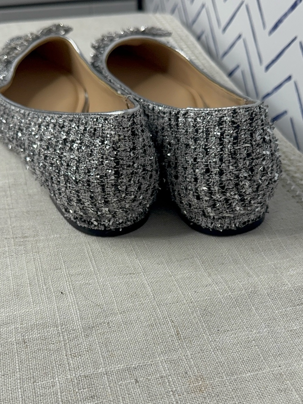 NWT Macy’s On. 34th Silver Pointed Toe Bedazzled Bow Flat Size 9 - Picture 7 of 7